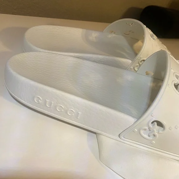 GUCCI Womens Rubber GG White Slides - Picture 6 of 11